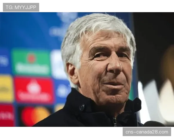 特写：赛后，亚特兰大主帅加斯佩里尼与裁判激烈争论